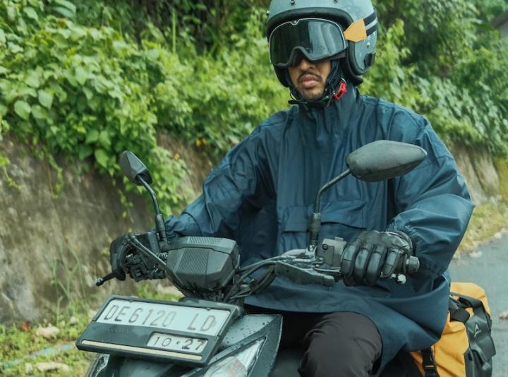 Jas Hujan Jadi Perlengkapan Wajib Pengendara Motor